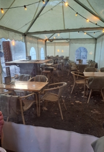 De Joost vuurtafel in gebruik in een tent bij de Rode Lelie in Oisterwijk.